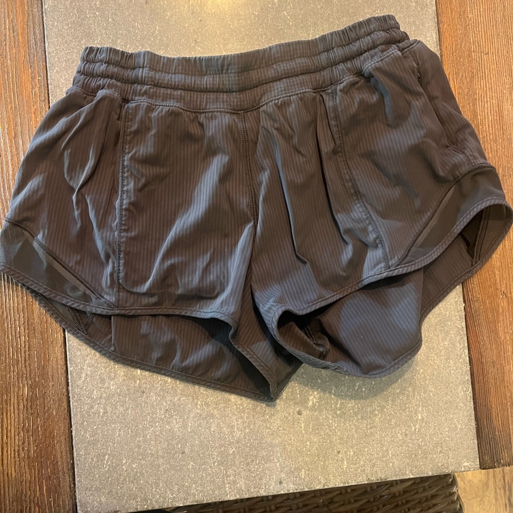 lululemon Hotty Hot low rise Charcoal Athletic Short

2.5 inch